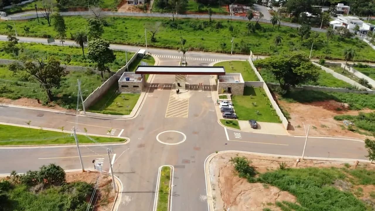 Vista aérea da portaria e rotatória do Retiro das Águas II